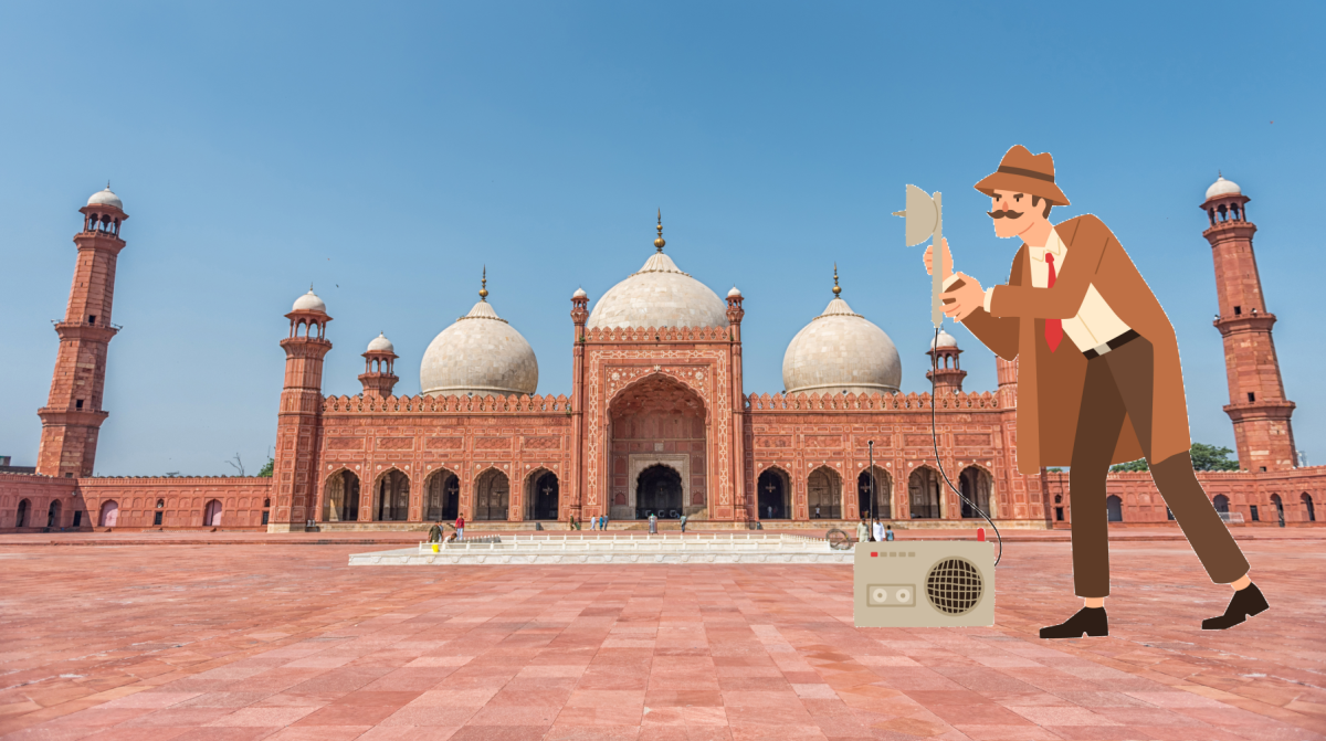 spy stands in front of badshahi-mosque-lahore-pakistan